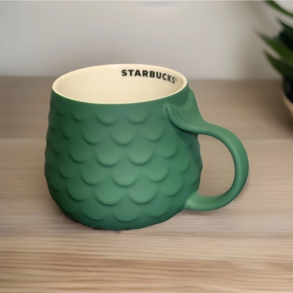 Starbucks Holiday Christmas 2025 Green scales Siren Mermaid Tail Handle Mug 14oz - Picture 3 of 6